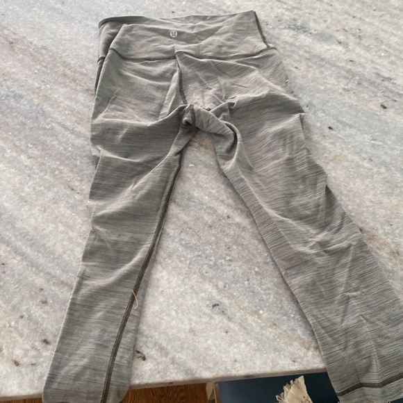 Black and white lulu cropped leggings - Picture 2 of 2